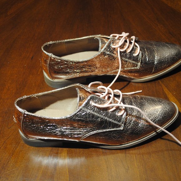 Gold Just Fab Oxford - Picture 3 of 3